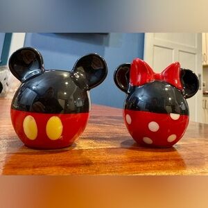 Mickey and Minnie Mouse Ceramic Salt and Pepper Shakers-NEW